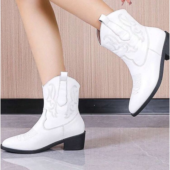 Shoes - Women Embroidered Detail Slip On.Chunky Heeled Boots,Vacation Western Boots